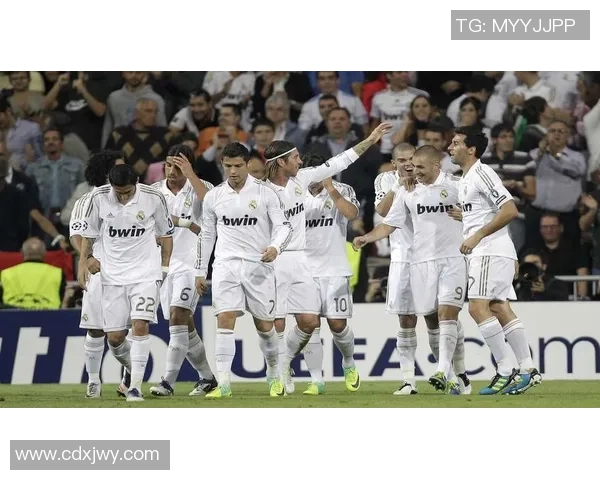 足球明星齐聚天天向上分享成长故事与赛场背后的精彩瞬间